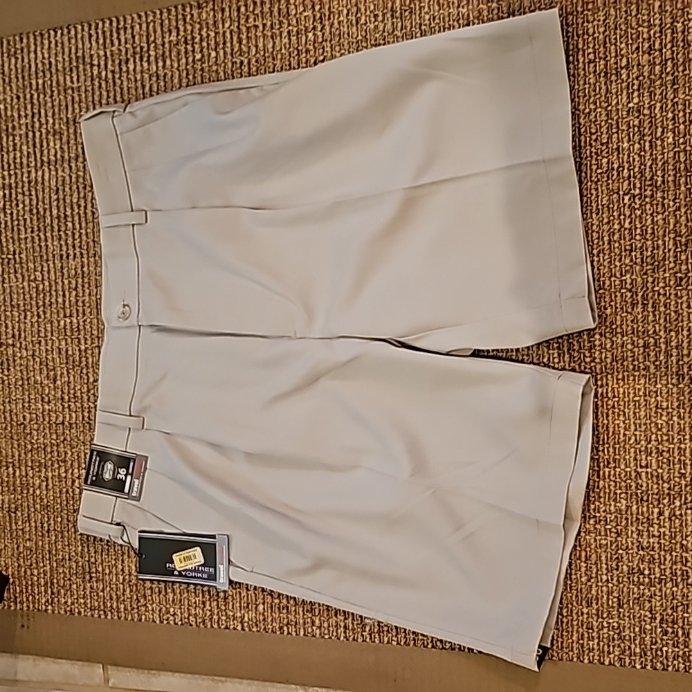 Men's Walking Shorts Size 36 Tan Roundtree & Yorke NEW Size 36